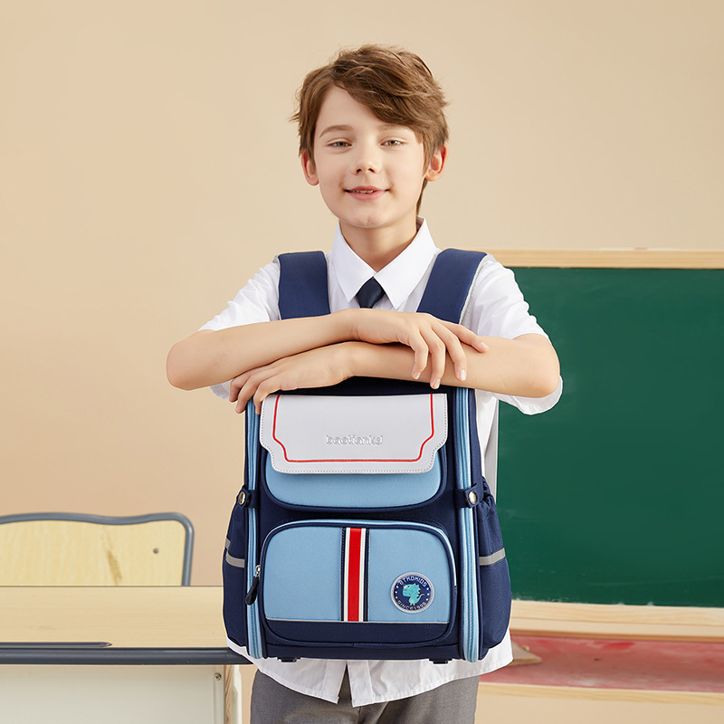New Children's Schoolbag Men And Women British Wind Primary School Students Ridge Relief Backpack 136Th Grade Light Backpack Application Scenario