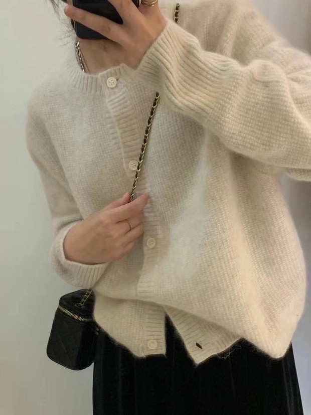 2023 Autumn/Winter collection of Dongdaemun, South Korea, cashmere cardigan women's round-neck sweater, thickened wool knitted solid color coat Application Scenario