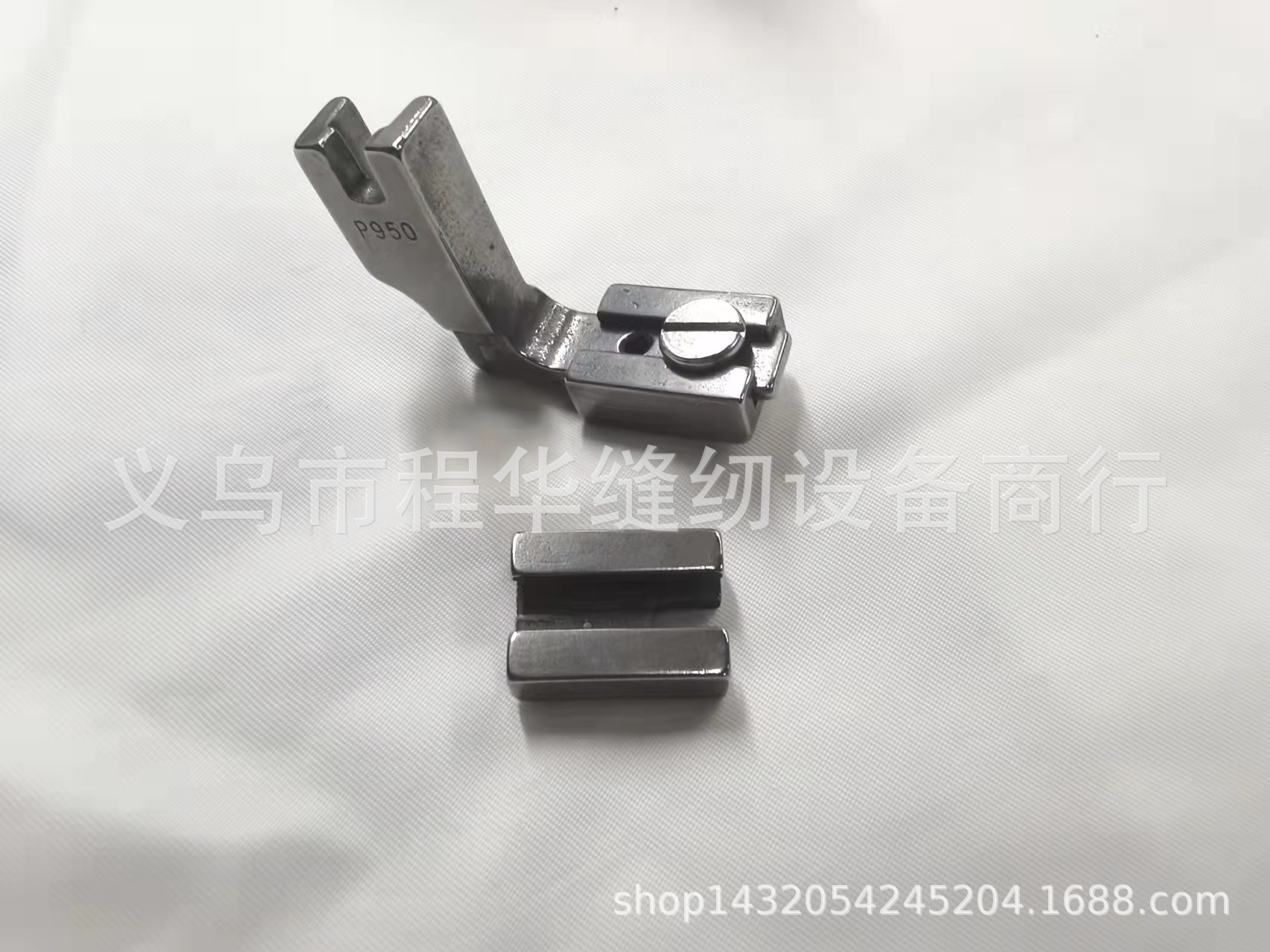 All-steel creased presser feet, pleated and folded presser feet, industrial sewing machine presser feet, lotus edge presser feet P950 details Picture