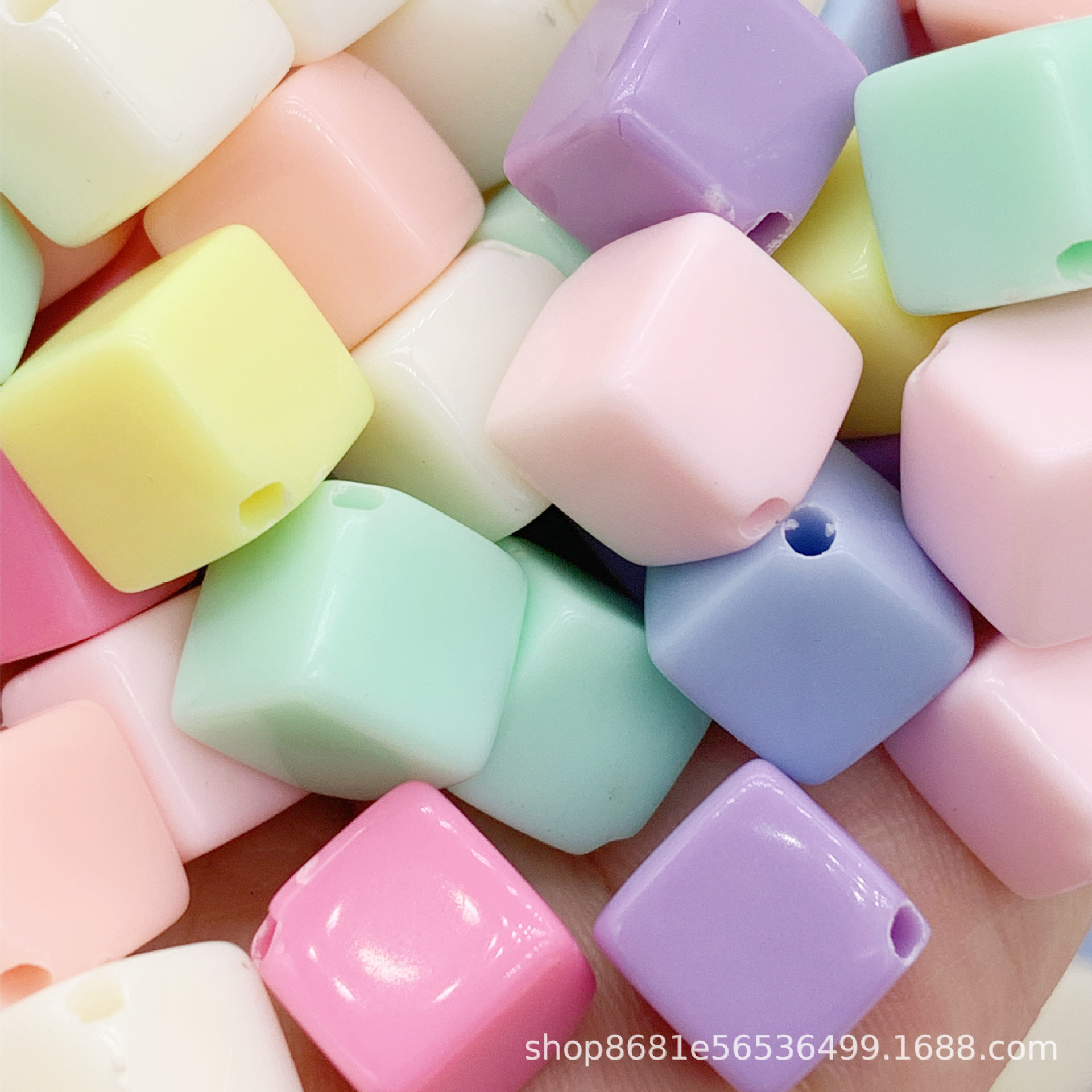 10mm acrílico jelly cubes bead agujero oblicuo cuadrado macarons candy color DIY cubo de azúcar splash bead Application Scenario