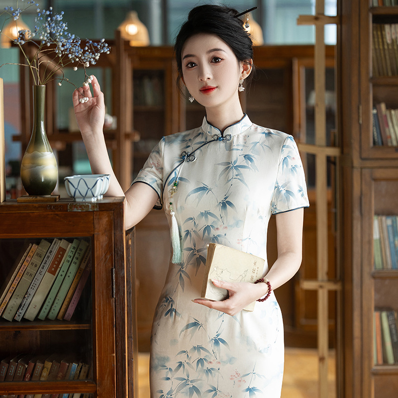 Fresh and elegant bamboo leaf long double-layer style slimming cheongsam short-sleeved new Chinese-style stand-up collar 2025 Summer new style Application Scenario