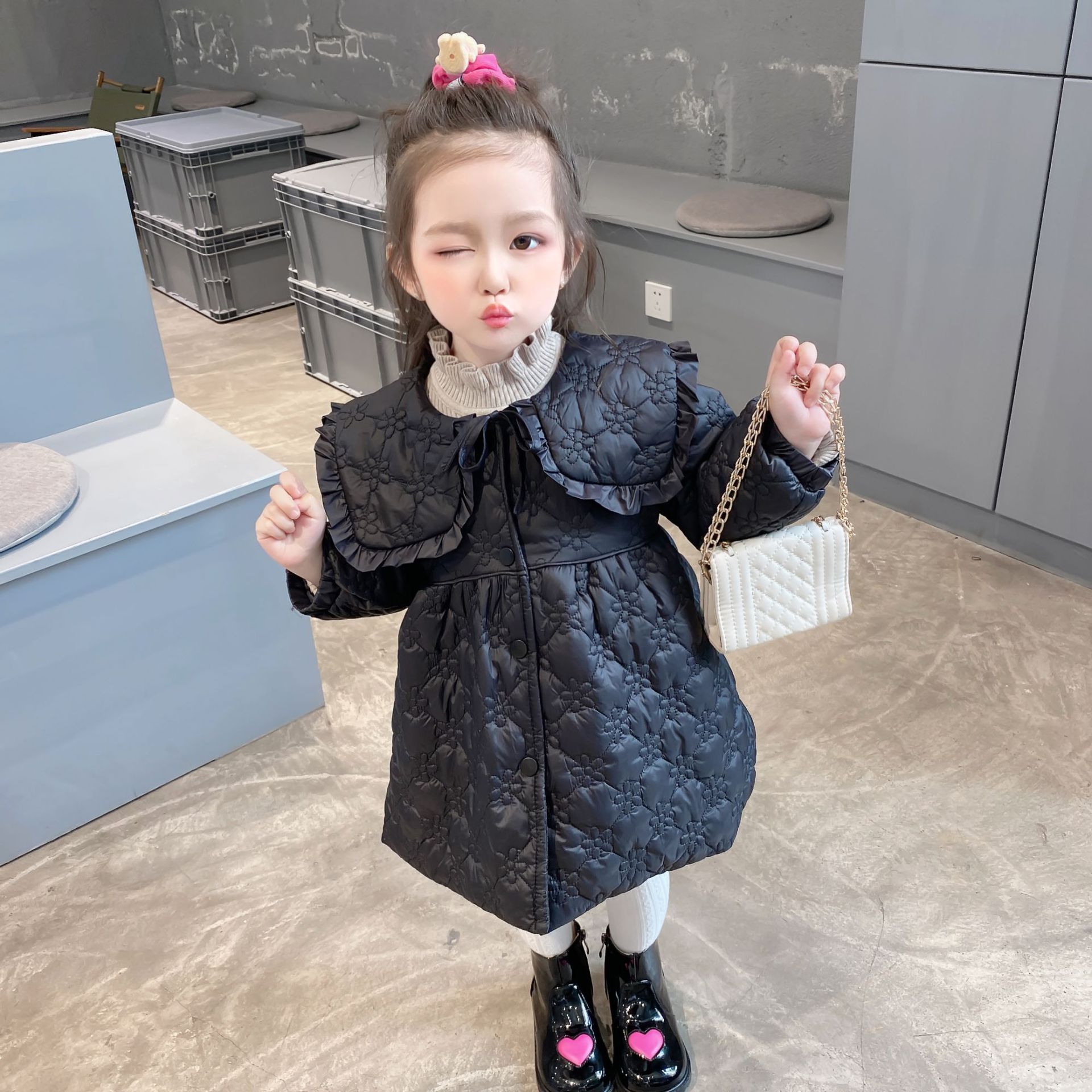 Girls' autumn and winter coats, children's wear 2022, fashionable little girls with cotton-padded Korean thickened mid-length embroidered cotton-padded clothes, trendy Application Scenario