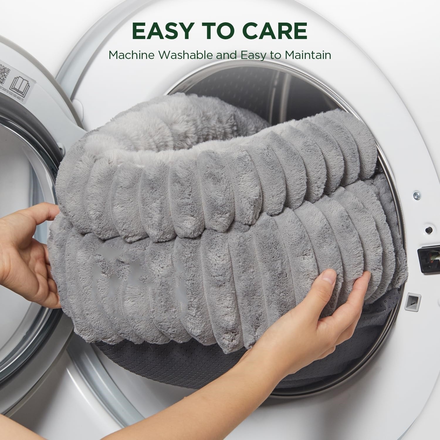 Cross-border best-selling new pet bed, warm cat bed and dog bed, round thickened warm straight striped cat and dog pet bed Application Scenario