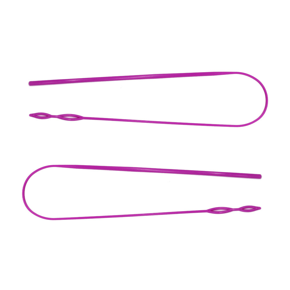 Household sewing elastic band threading tools, rose red and blue plastic threading tools, long threading tools, threading tools Application Scenario