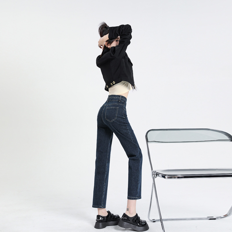 In the autumn of 2023, there are some best-selling straight-leg stretch jeans that make you look taller and slimmer, as well as long pipe pants that accentuate your waist and legs Application Scenario