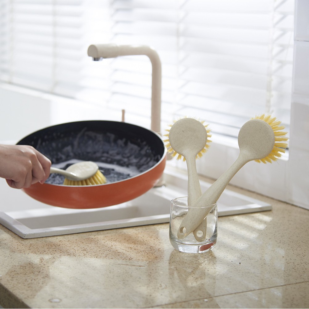 The plain wheat straw multi-functional brush for washing POTS is a bestseller in Yiwu. It is a plastic cleaning brush from Huangyan Specification image