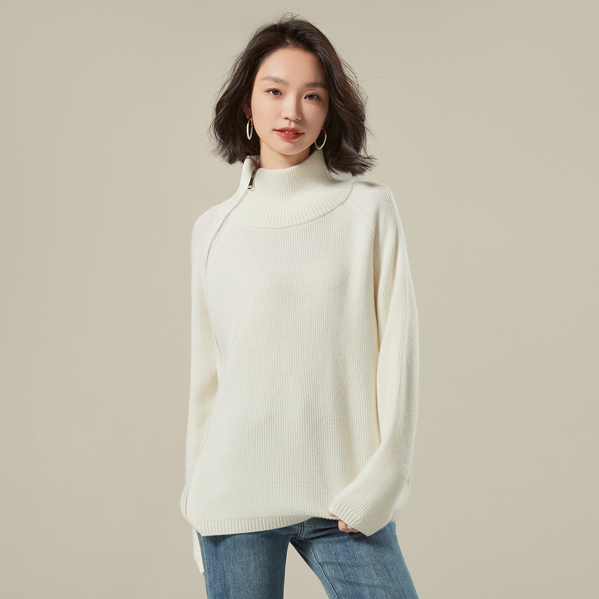 A loose and laid-back women's sweater coat with a slanted zipper cashmere cardigan for autumn and winter, featuring a high-neck cashmere top in white