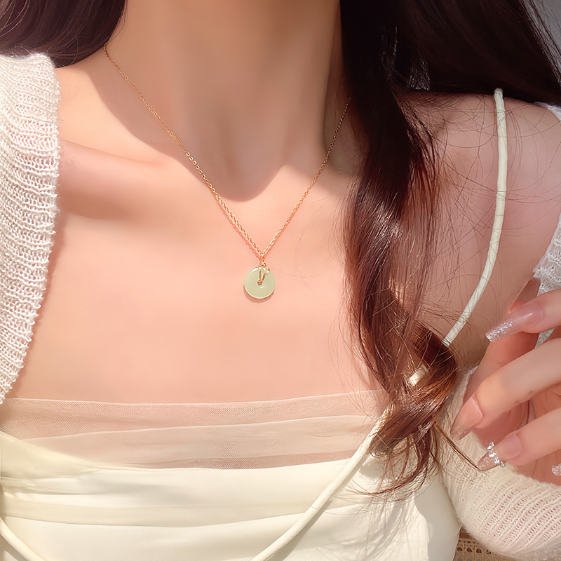 New Chinese-style retro imitation chalcedony pendant necklace, women's light luxury niche design, court-style collarbone chain accessory wholesale Specification image