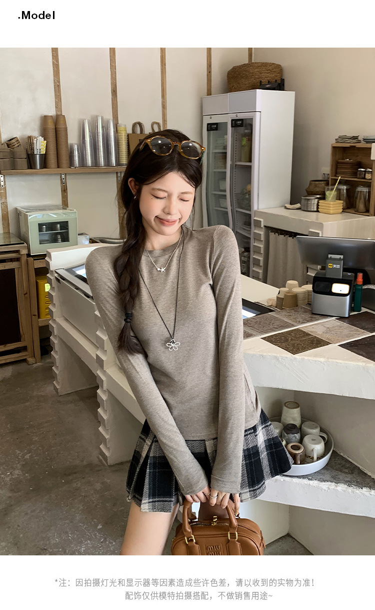 A new long-sleeved T-shirt with a Korean-style oat round neck for the autumn of 2026. Pair it with a base layer to create a slimming and laid-back look for women pic 8