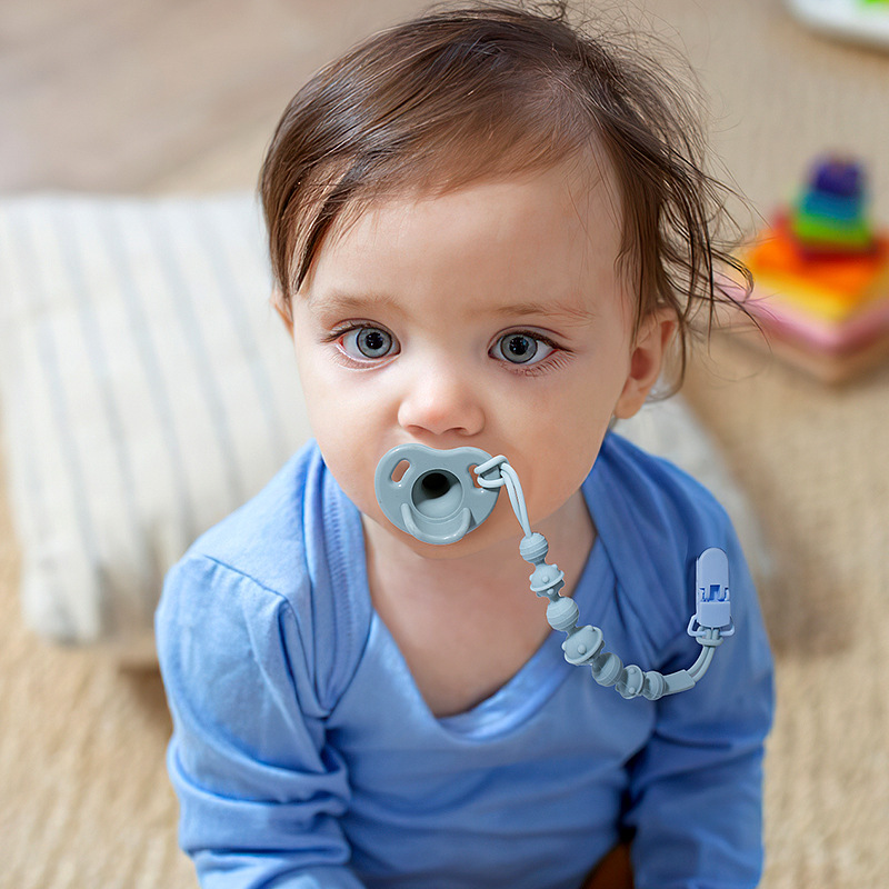 Cross-border new baby food-grade silicone pacifier chain, baby soothing teething ring, bite fun, prevent falling off, cute design Application Scenario