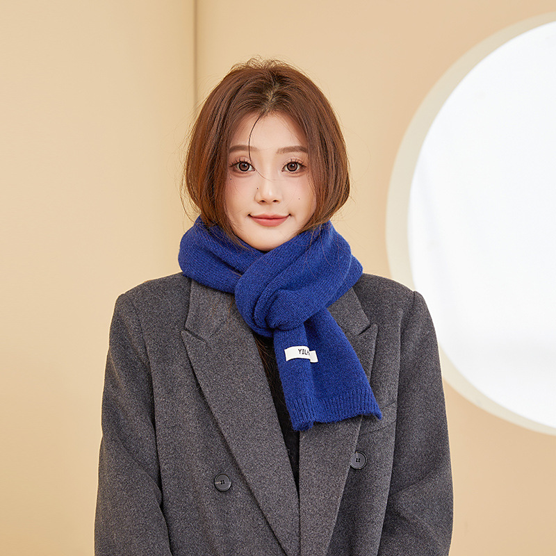 2023 Autumn And Winter New Korean Version Of Alpaca Winter Solid Color Warm Knit Scarf Student Wool Scarf Application Scenario