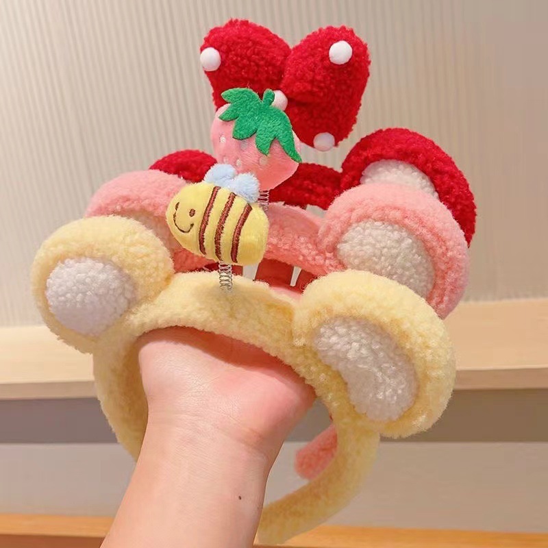 Cute three-dimensional plush bee headband, sweet girl's hair clip, bow, strawberry cartoon headband, hair accessory for girls Specification image