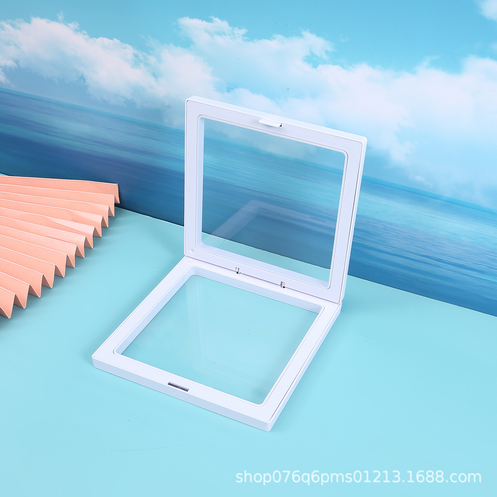The suspended box is a popular dust-proof PE film suspended box for jewelry storage and packaging, as well as for lipstick, accessories, wearing accessories and gift boxes details Picture