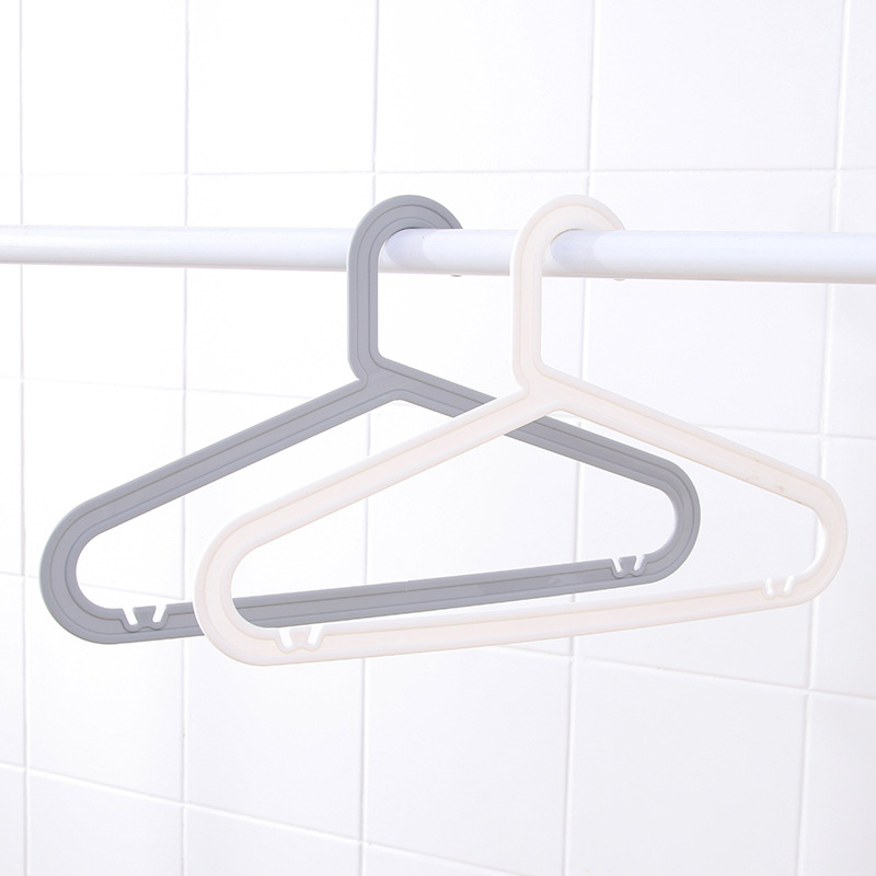 Yijia 4 sets simple clothing traceless coat hanger manufacturers wholesale hotel room adult plastic coat hanger dry and wet dual use Item Picture