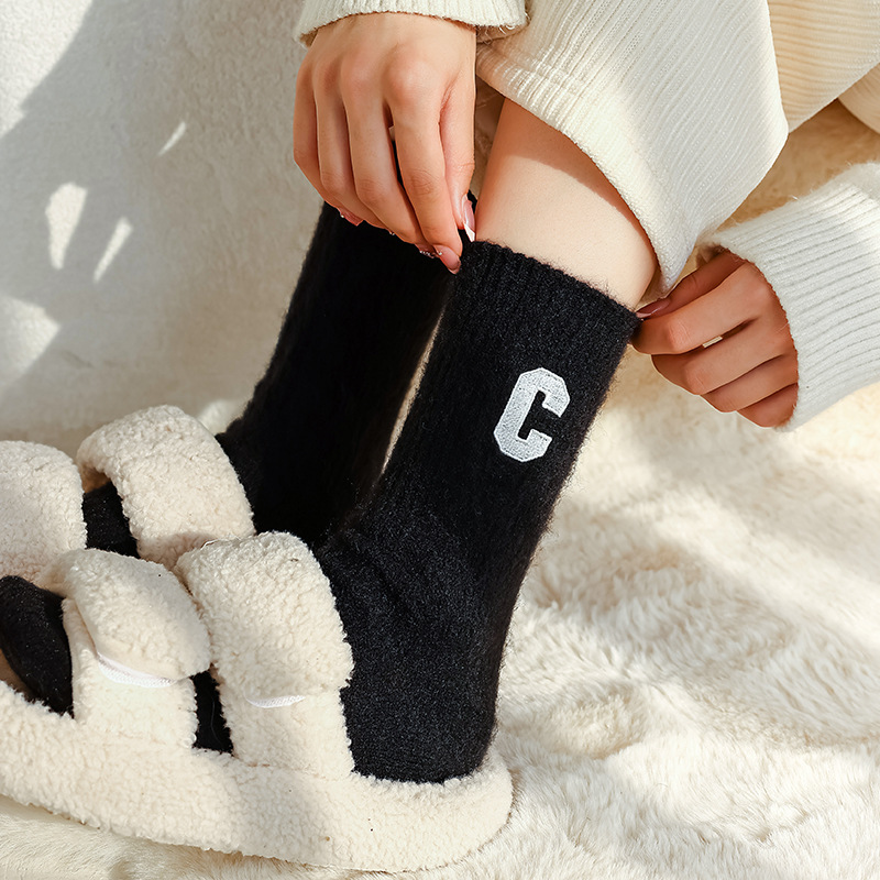 Big C Letter Socks For Women Autumn-Winter Mid-Tube Korean Ins Cashmere Thickened Warm Pile Pile Stockings For Women Wool Stockings Item Picture