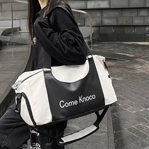 新款潮酷健身包大容量手提单肩斜挎旅行包字母印花学生行李收纳包