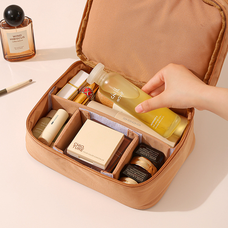 Amazon Makeup Bag, Large Portable Japanese-Korean Style Toiletry Bag, Storage Box, Large-Capacity Women's Makeup Bag, Water-Resistant Application Scenario