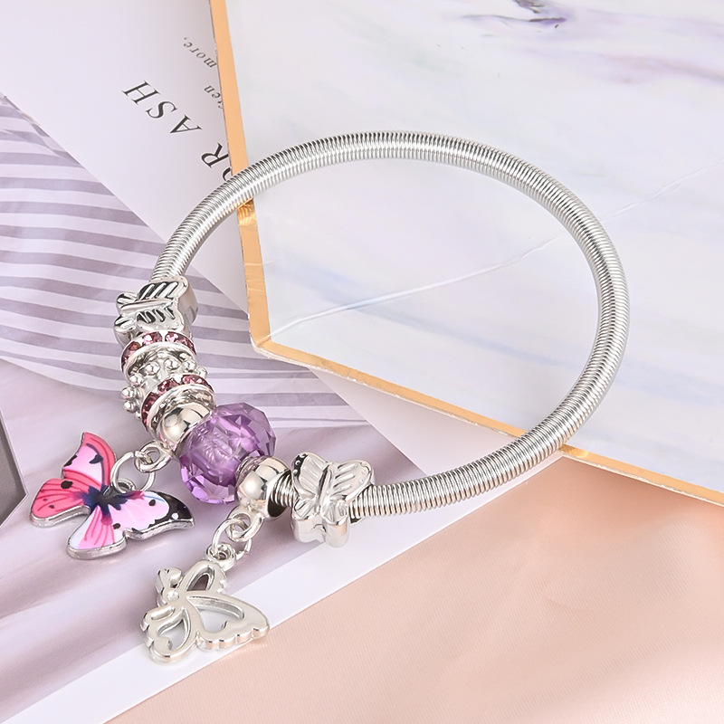 2022 New European And American Diamond-Encrusted Fashion Cross-Border Hollow Butterfly Spring Bracelet Female Diamond-Encrusted Crystal Small Fresh Hands Application Scenario