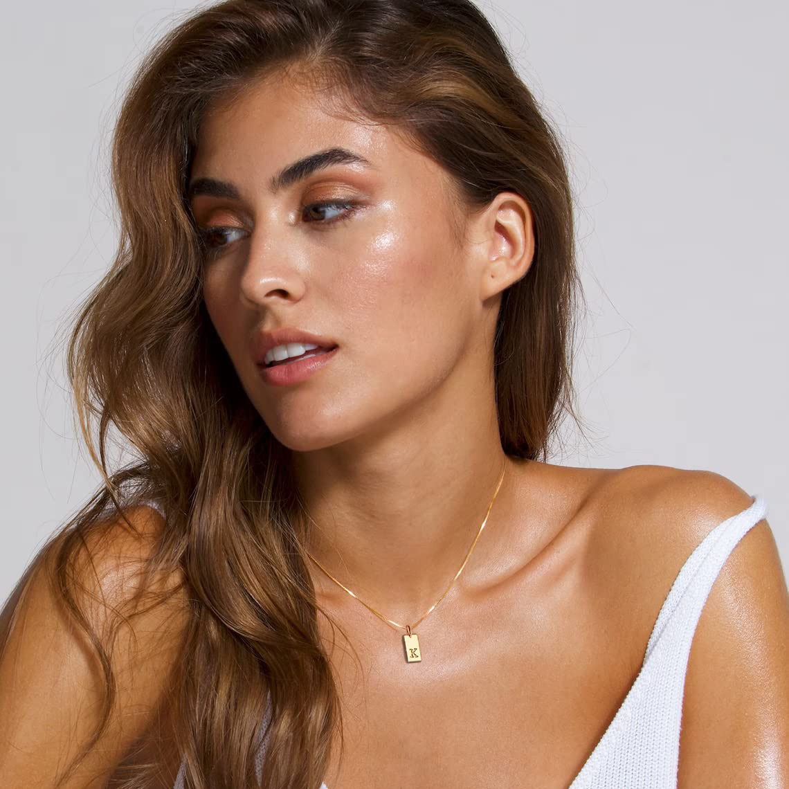 Cross-border exclusive stainless steel corrosion-engraved 26-letter square pendant for women, 18K gold vacuum plated in the furnace details Picture