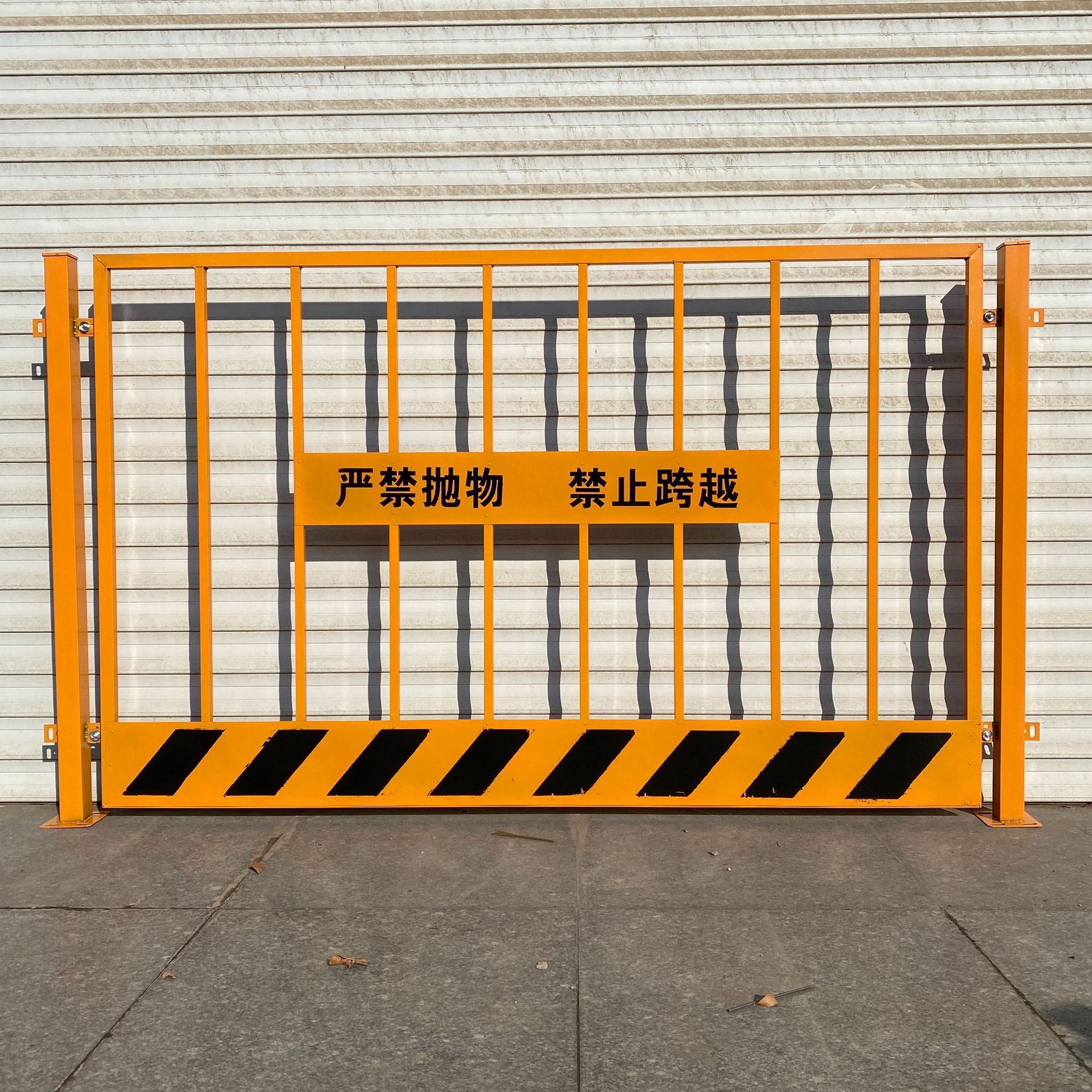 Foundation pit guardrail, mud pool mobile safety fence, construction site isolation edge fence, fence, foundation pit protection net Application Scenario