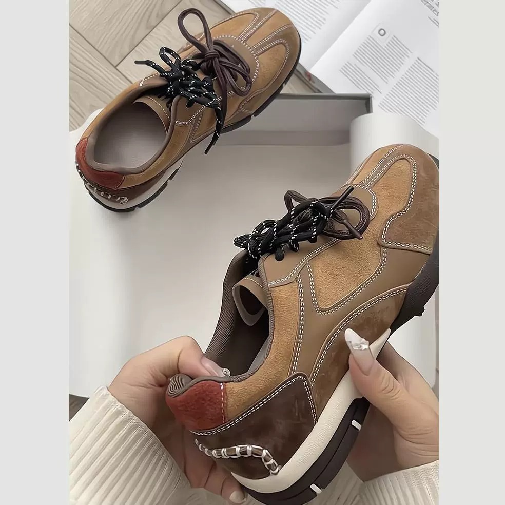 女式运动单鞋实物图