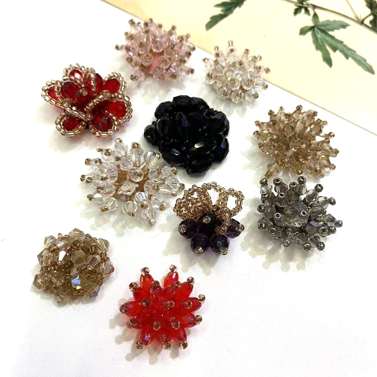Crystal Little flower clothing, shoes, hats, headwear, earrings, brooches, accessories, accessories, materials, evening gowns, socks, accessories, batches Specification image
