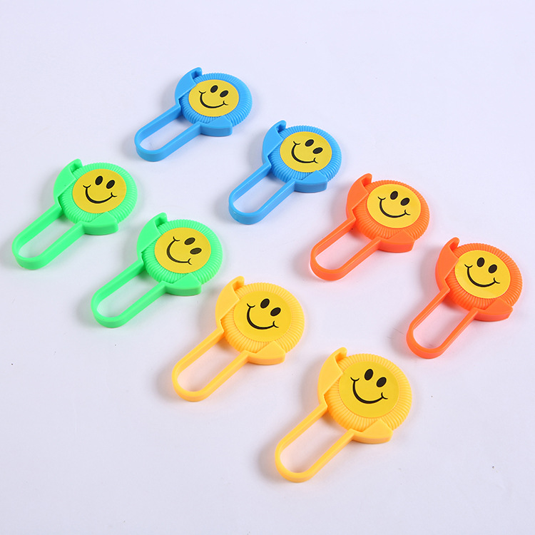 Smiling face ejection Frisbee cross-border package wholesale, small toys, children's soft frisbee, kindergarten flying saucer, parent-child game Application Scenario