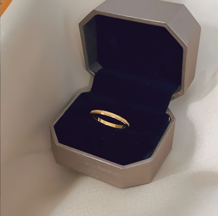 Titanium steel matte gold ring, non-fading, sand gold women's niche design, high-end plain ring index finger tail ring accessory Specification image