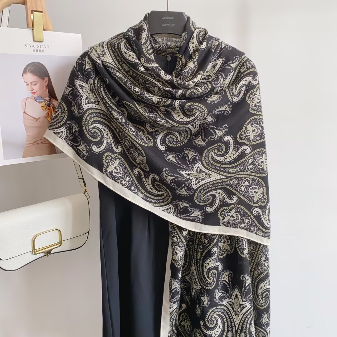 Wholesale of new spring and autumn cotton and linen scarves with a Korean style, thin and smooth, ethnic-style shawl, and sun-protective scarves for outings Application Scenario