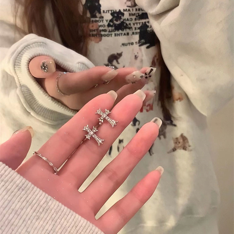 甜酷十字耳钉耳骨夹小众设计感高级耳饰女耳夹无耳洞耳环耳骨钉