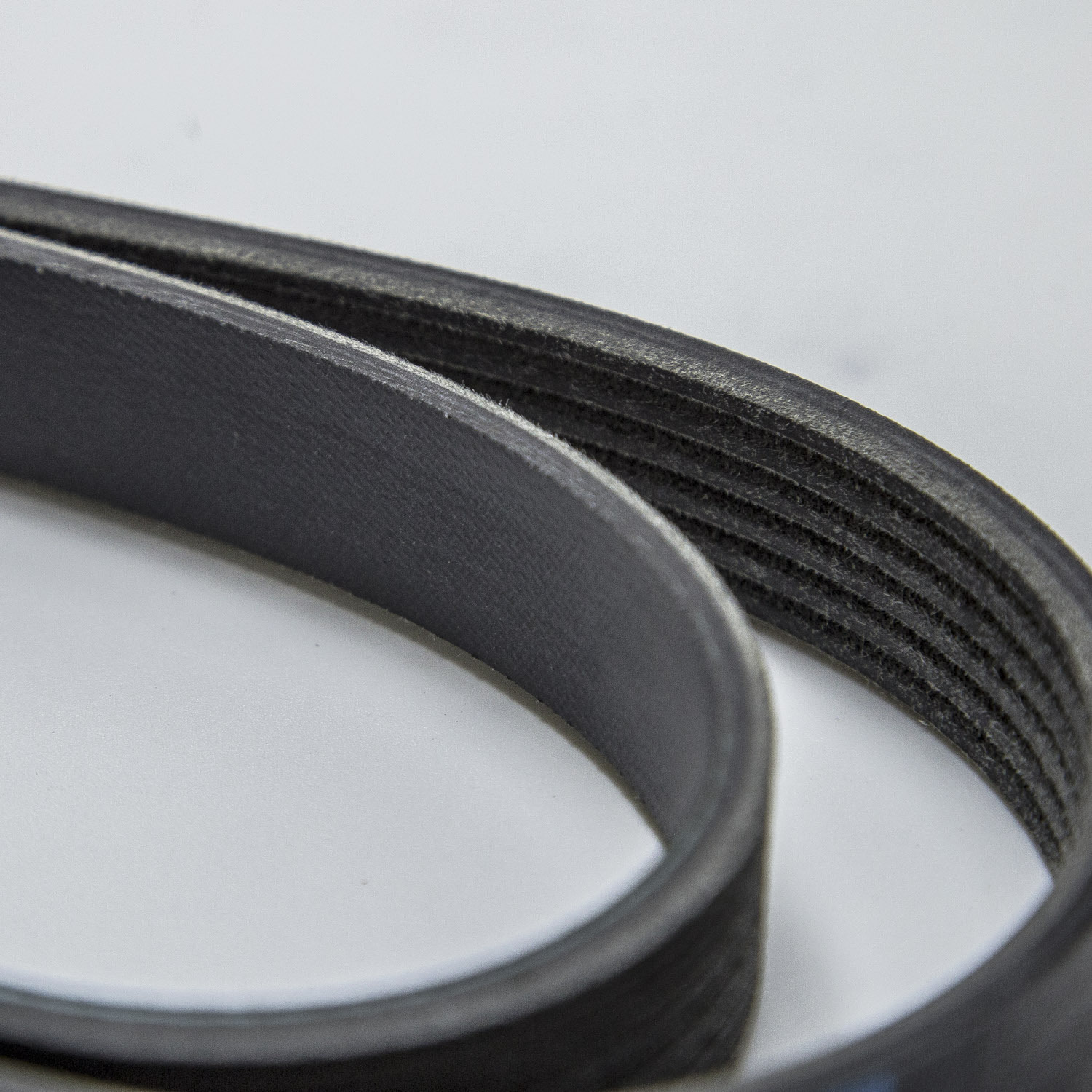 Wholesale processing of [mechanical belts] PK belts, high-quality black multi-ribbed belts and multi-groove belts 8pk1420 Application Scenario