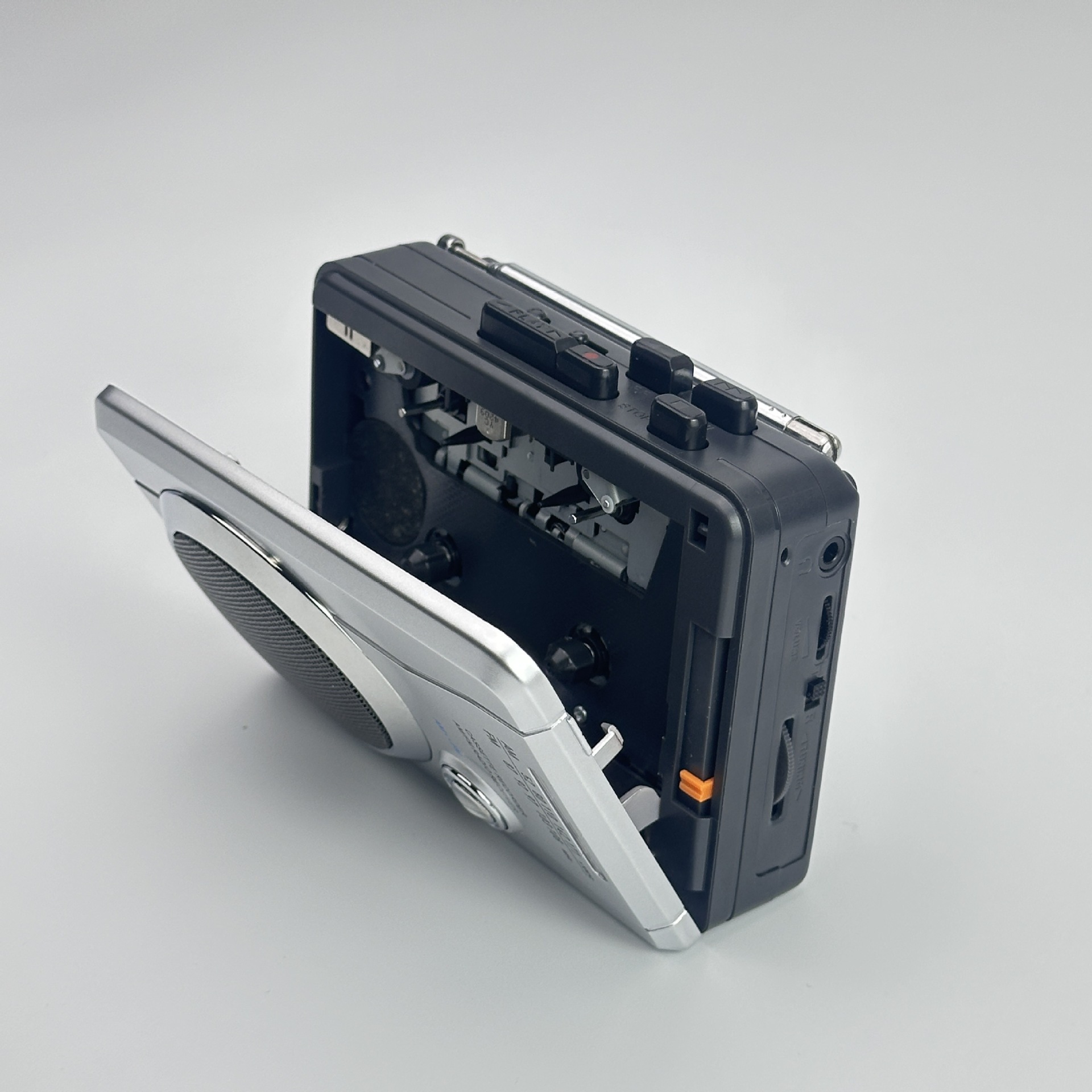 收音、录音机实物图