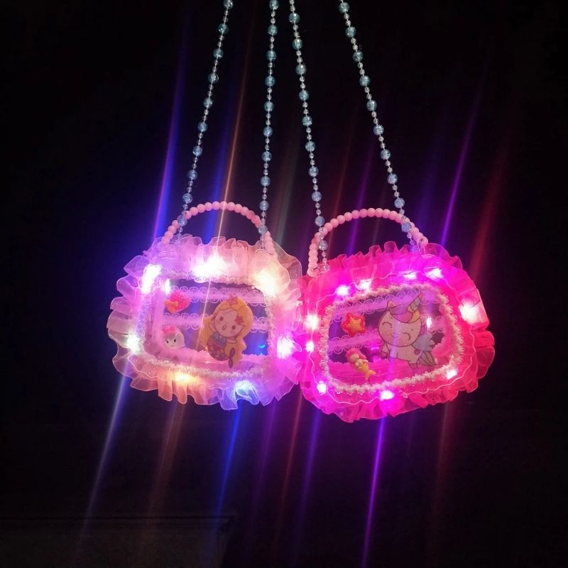 Children's luminous handbags, gift handbags, hand-held crossbody chain luminous cartoon bags, lace luminous night market luminous toys wholesale and foreign trade Application Scenario