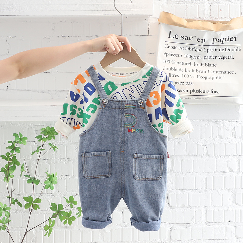 Children's clothing 2022 Autumn New Children's hoodie, denim overalls, two-piece set, boys' set, autumn baby autumn wear details Picture