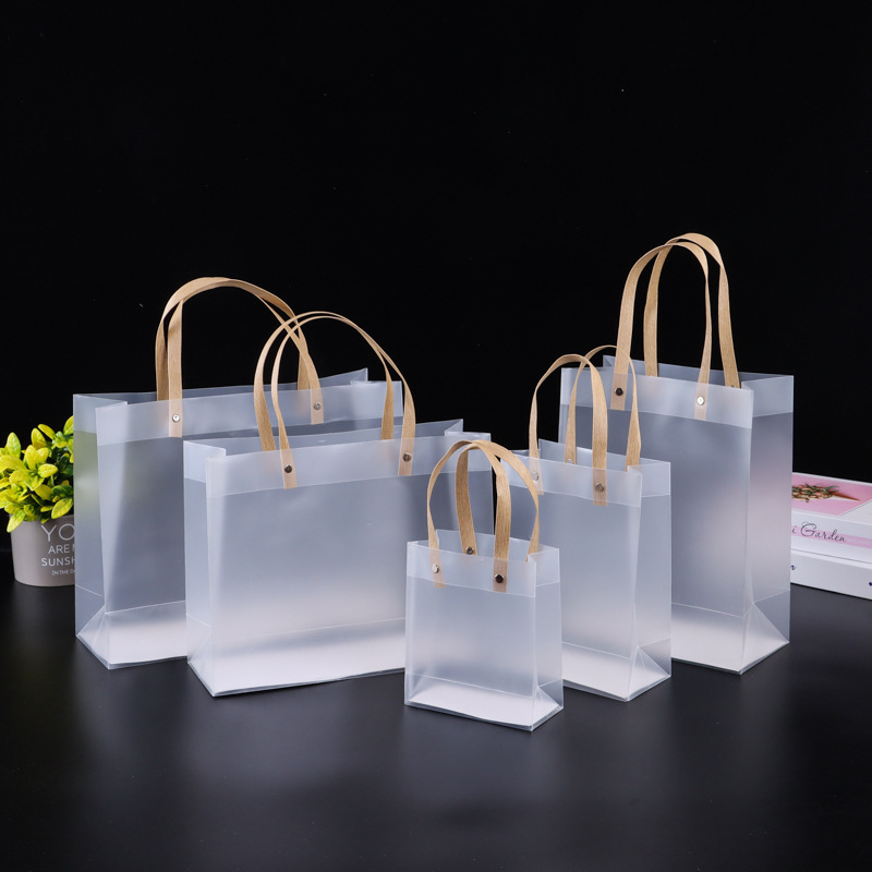 Ready-made PP plastic transparent frosted handbags, shopping clothing, souvenirs, gift packaging bags with logo printing Application Scenario