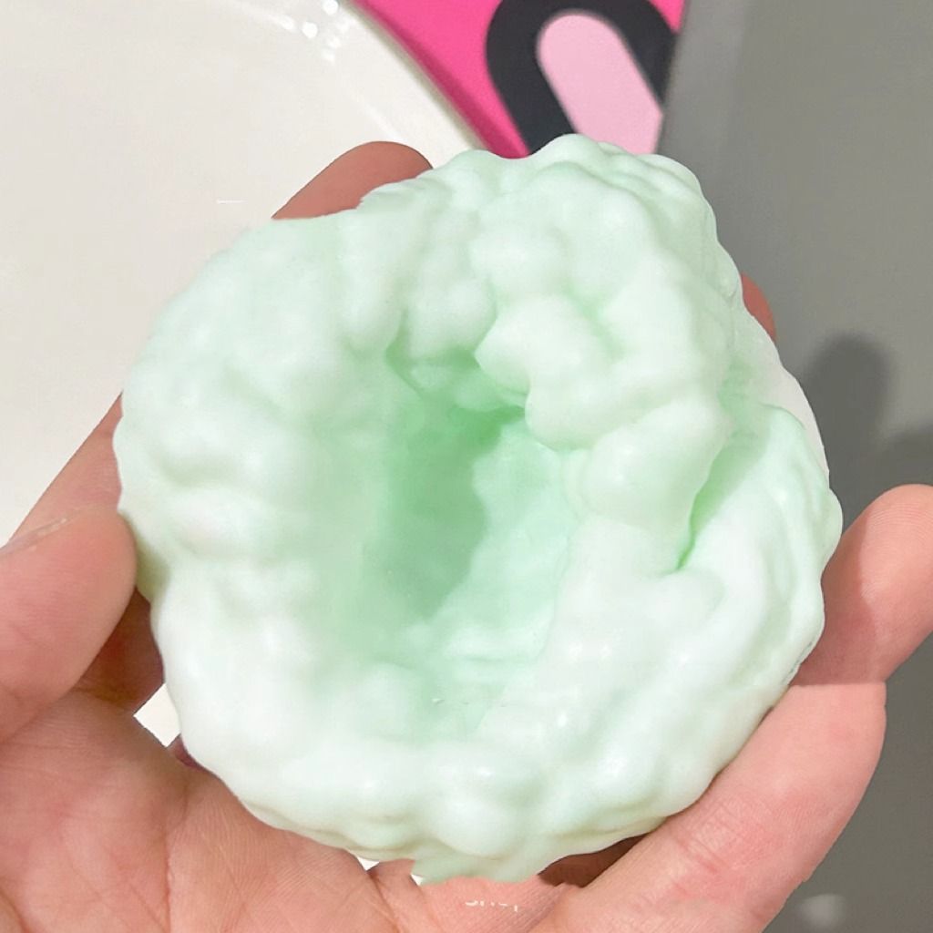 The ultra-thin, soft and sticky ice skin handmade balls are a popular stress-relieving gadget. They are also a milk skin ball toy Specification image