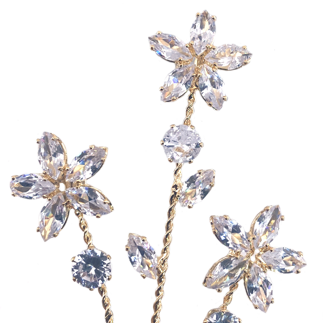 The new cross-border interlocking ankle chain with flowers is a high-end accessory that is versatile and personalized. The zircon ankle accessory is fashionable and exquisite for women details Picture