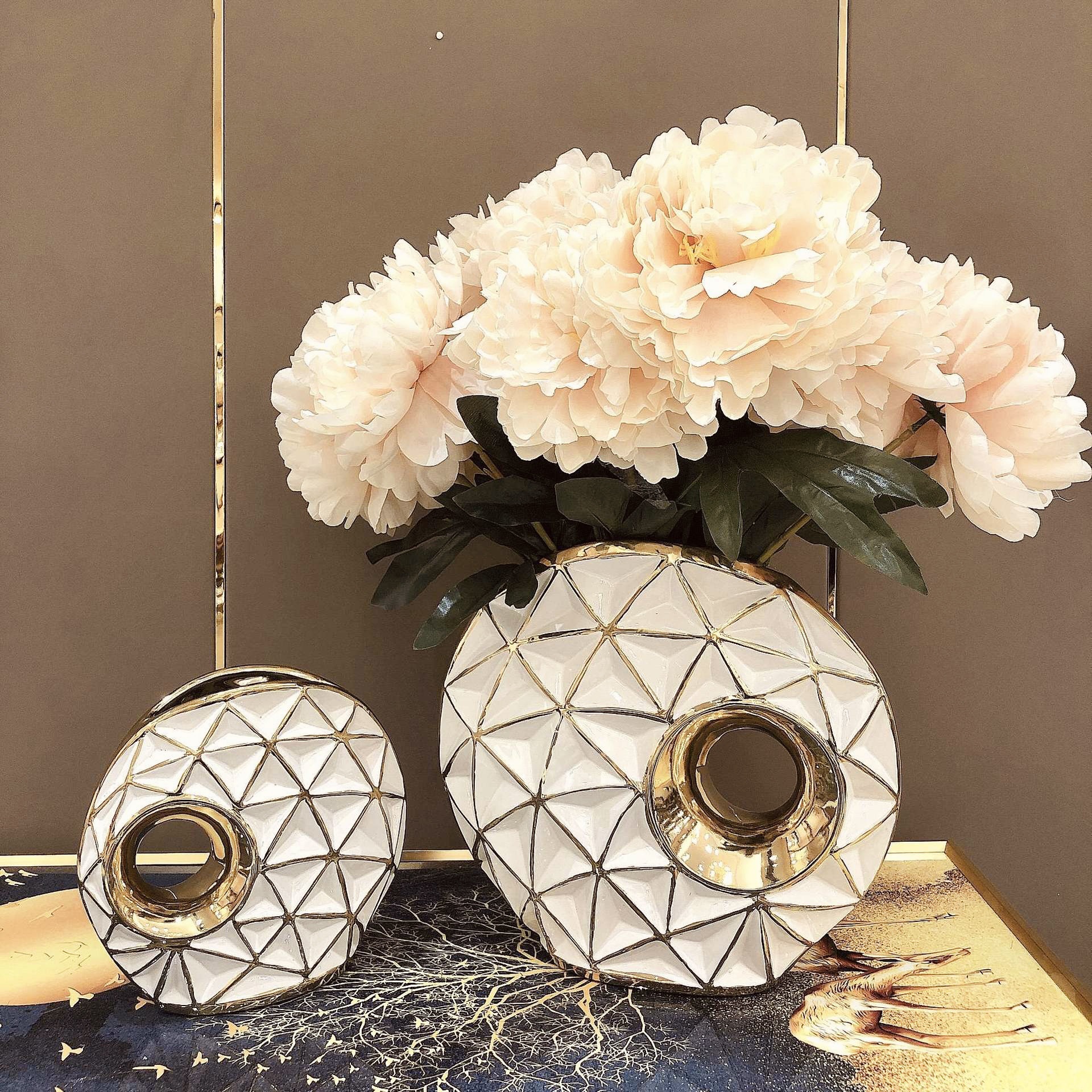 Factory direct European electroplating golden ceramic vase model room Hotel living room light luxury handicrafts decoration Golden castle vase Item Picture
