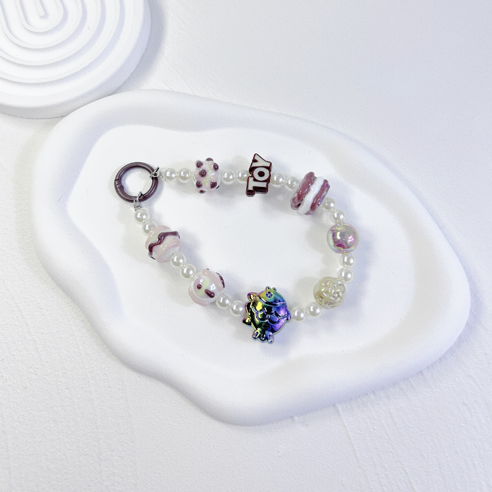 Creative Hand-Painted Beaded Mobile Phone Chain Keychain Beaded Mobile Phone Chain Mobile Phone Case Accessories Mobile Phone String Hanging Bag Pendant Application Scenario