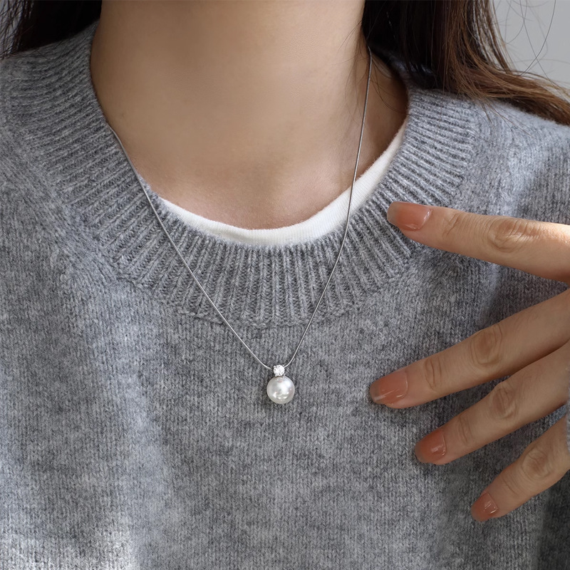 Pendant pearl necklace, women's light luxury high-end, niche sweater chain, long and versatile, simple collarbone chain accessory for autumn and winter