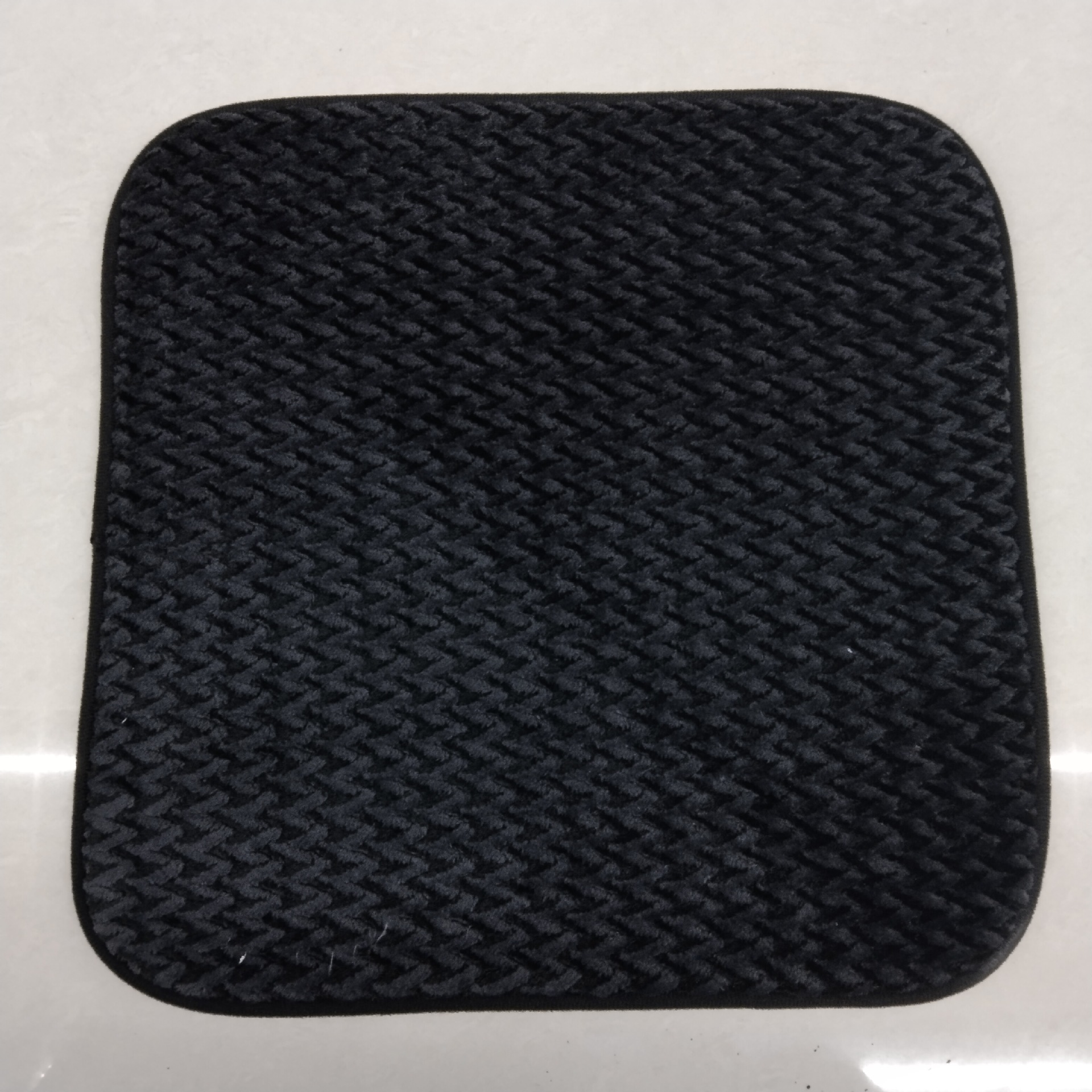 Pet mat soft and comfortable cat sleeping mat durable multi-color new dog kennel pet mat wholesale Application Scenario