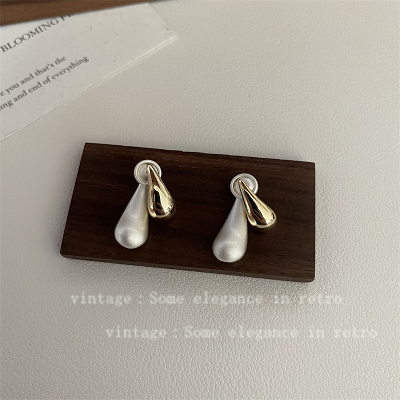 A Two Wear Color Contrast Design Water Drop Metal Earrings Female Niche Retro Personality 100 Earrings After Hanging Test Earrings
