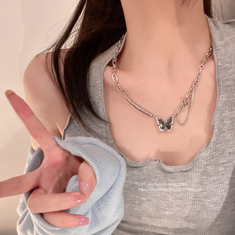 High-end and light luxury pearl necklace jewelry, bow, hot girl collarbone chain, women's personalized long pendant accessories wholesale Application Scenario