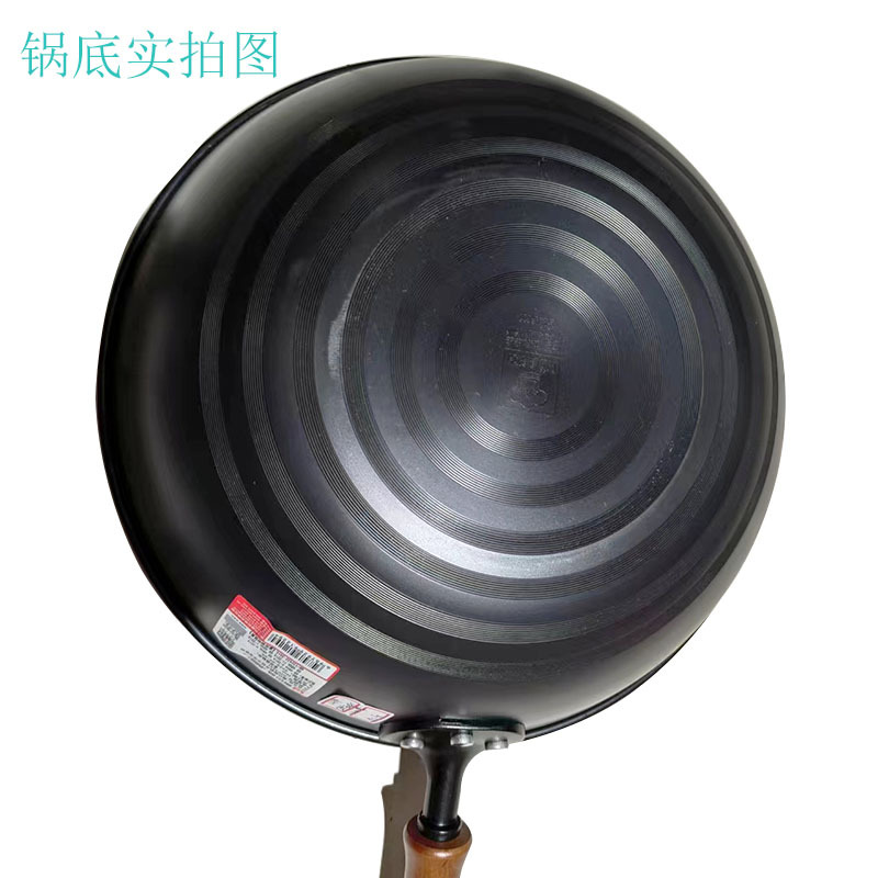 康巴赫老铁锅白底实物图