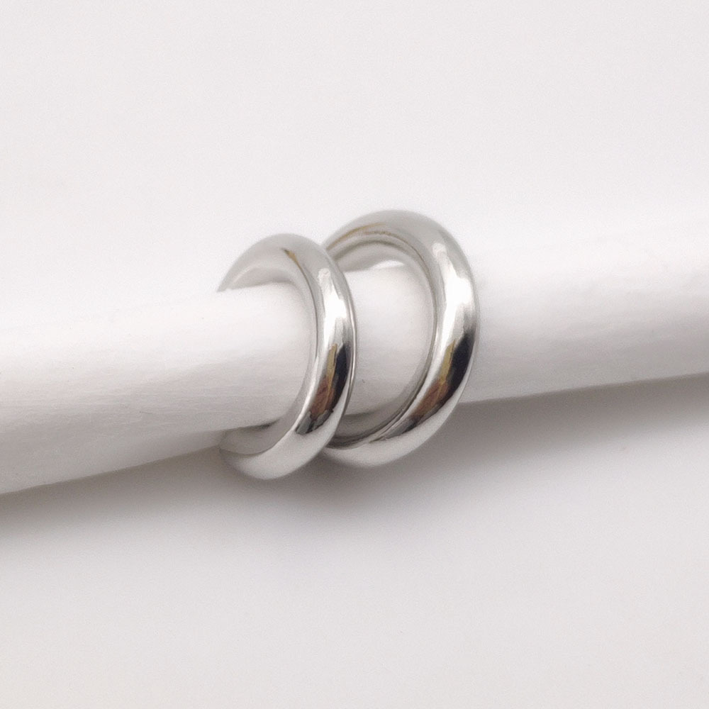 Punk asymmetrical metal ear clips, double round ear bone clips, women's C-shaped ear bone clips, earrings and jewelry wholesale Application Scenario