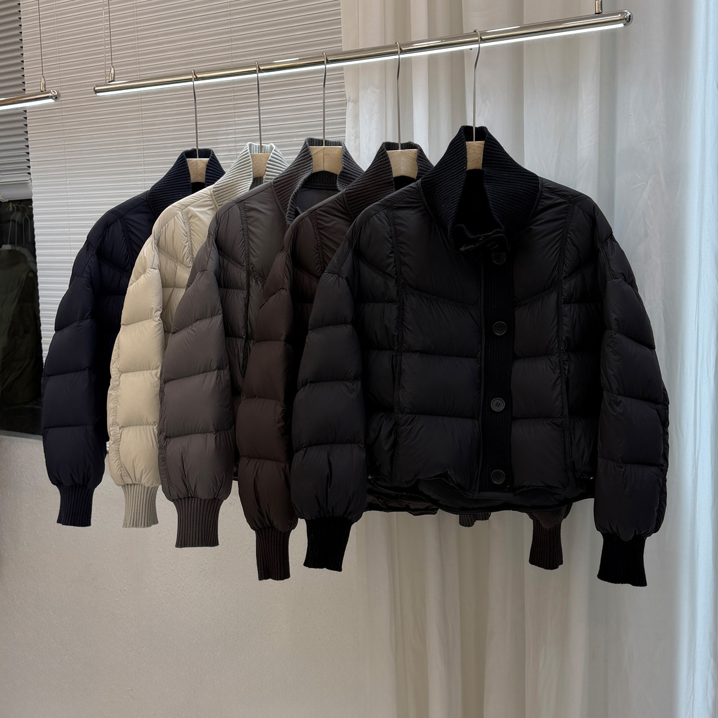 90 white duck down knitted patchwork down jacket for women, short and loose, new style for winter 2025, super beautiful, petite bread jacket Application Scenario