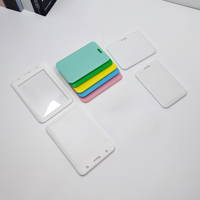 空白滑盖推合硬卡套ABS塑料胸牌工作证员工工牌卡通彩色大号卡套