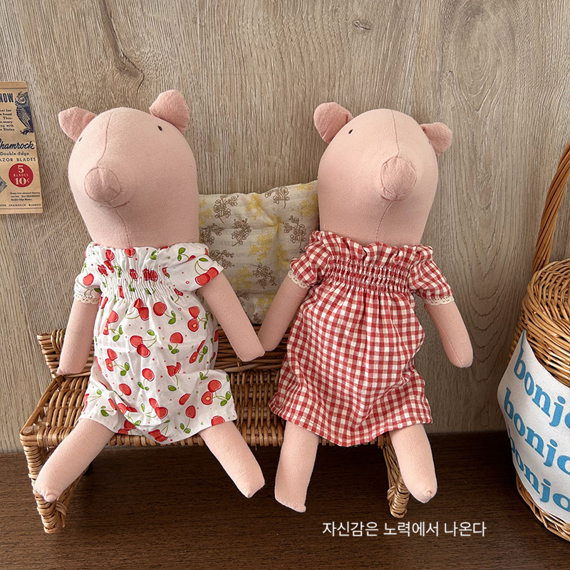 New Korean-style cute doll soothing children's dolls, little pig figurines, three-dimensional fabric decoration room birthday gifts Application Scenario