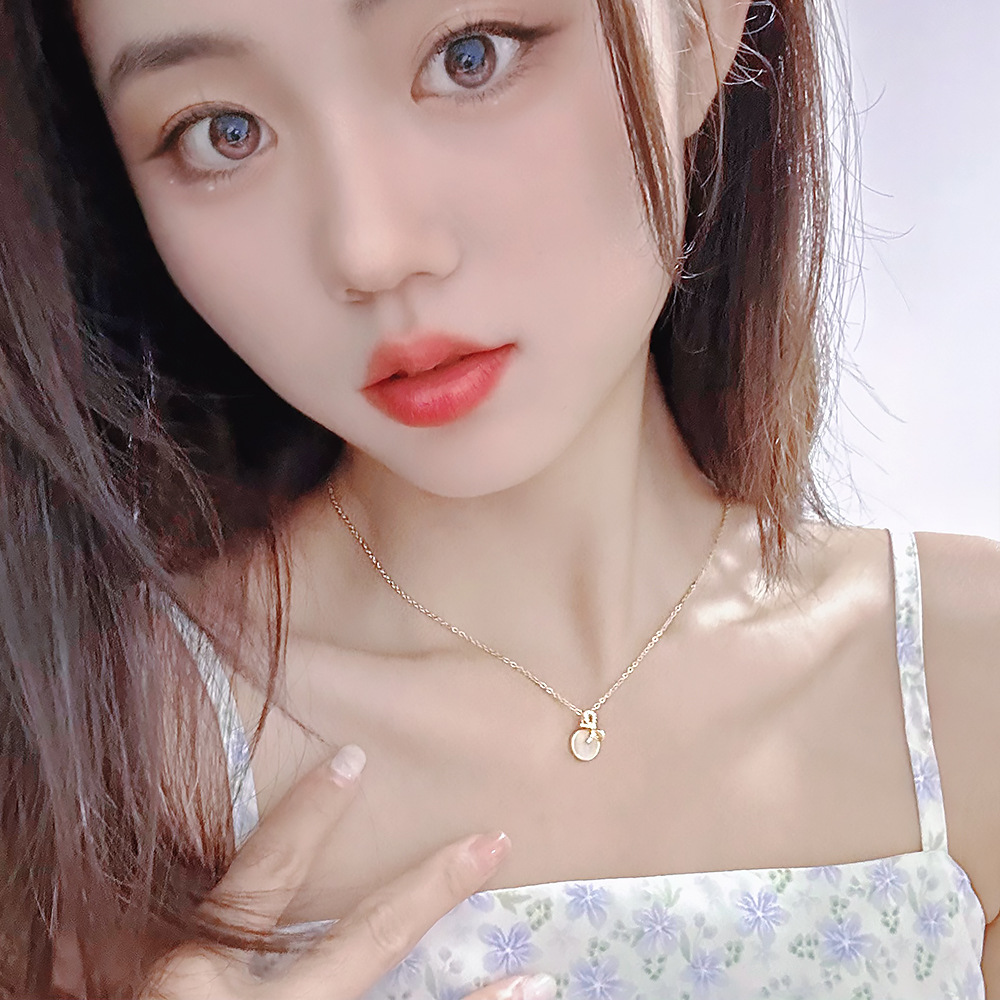 Korean Web Red Bow Necklace Titanium Steel Simple Personality Design Sense Cat's Eye Collarbone Chain Hot Accessories Wholesale Application Scenario