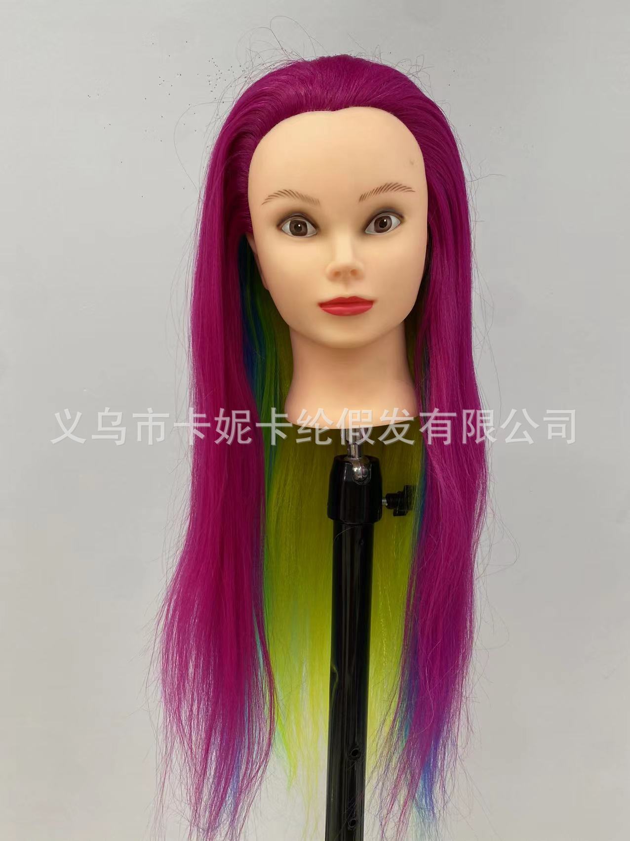 وينتج الصانع الجديد UPART Human Hair، الرأس المصبوغ الذي يمكن أن يقص ويصبغ الشعر المستعار